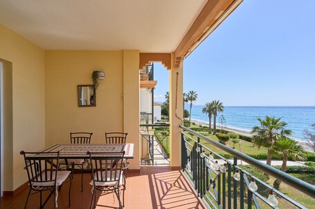 Outdoor dining. Firstline Beach By Ist Apartment – Directly on Peñoncillo Beach, Torrox Costa