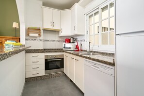 Private kitchen - Firstline Beach By Ist Apartment – Directly on Peñoncillo Beach, Torrox Costa (Torrox)