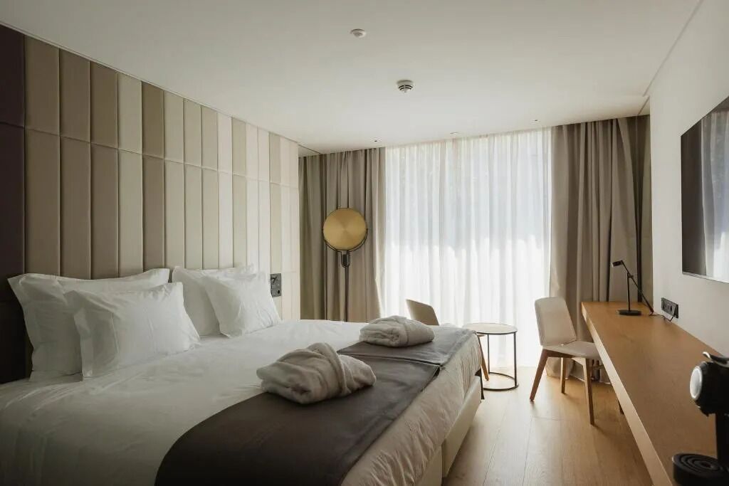 Een strijkplank/strijkijzer, gratis wifi, beddengoed