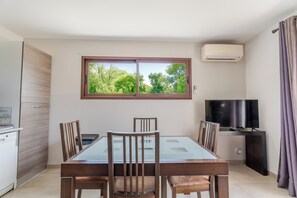 Dining - Apartment Terrace over swimming pool (Lavérune)