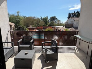 Terrace/patio - Apartment Terrace over swimming pool (Lavérune)