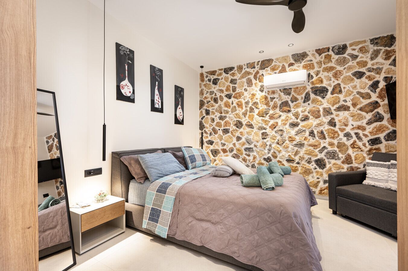 Iron/ironing board, WiFi, bed sheets