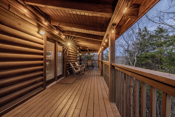 Property grounds - Enchanted Eagle cabin, 3 bedroom, with Hot tub and games room (Sevierville)