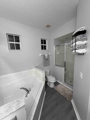 Hair dryer - Tuscan Hills 4BR Oasis – Pool/Spa, Wi-Fi, Disney (Davenport)