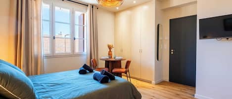 Fer et planche Ă repasser, Wi-Fi, draps fournis