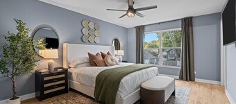 2 Luxury Townhomes side by side.  Walk to Downtown Geneva.  Sleep 14!