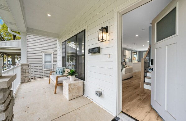 Terrace/patio - 2 Luxury Townhomes side by side. Walk to Downtown Geneva. Sleep 14! (Geneva)