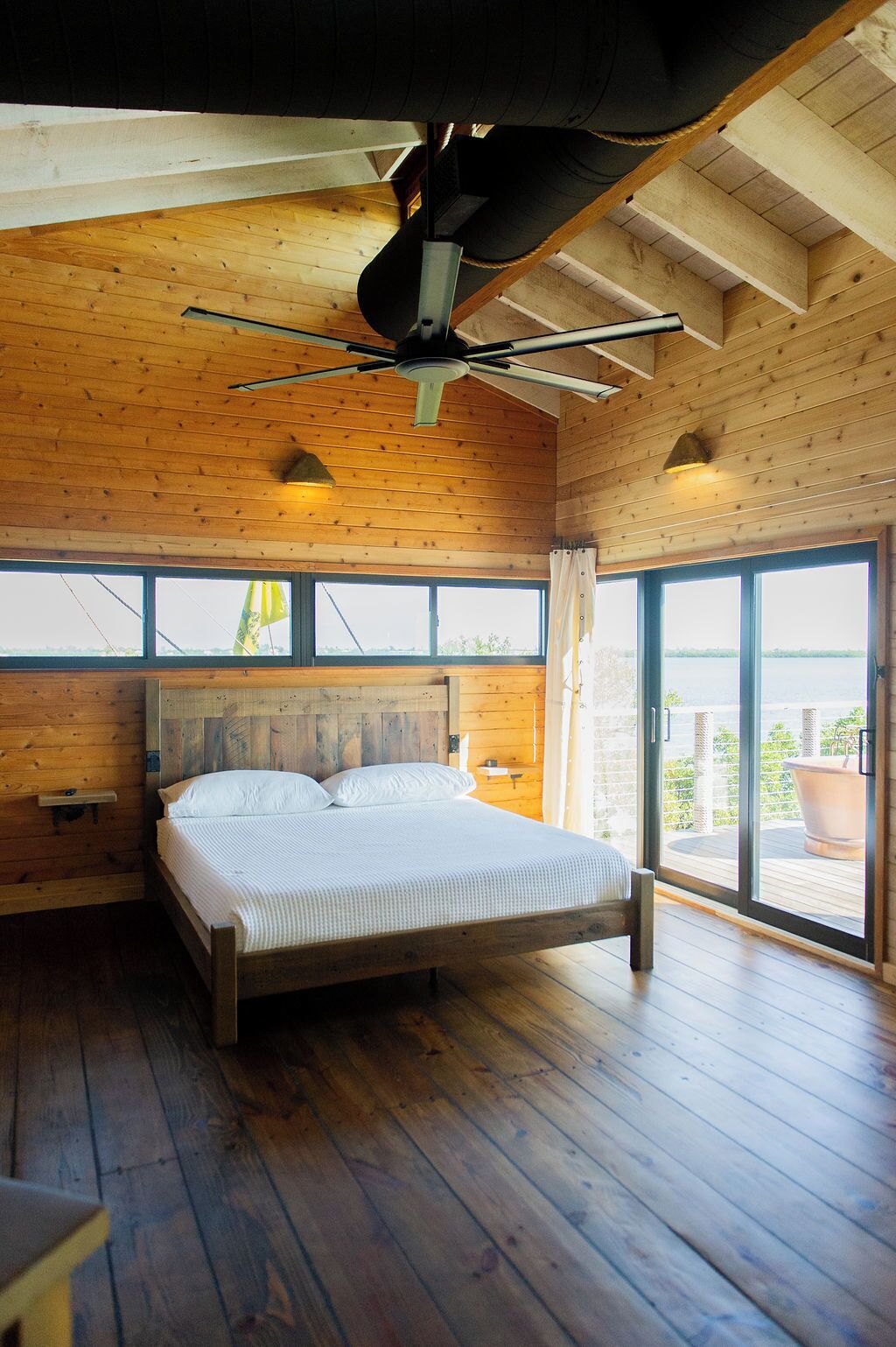 4 bedrooms, desk, iron/ironing board, WiFi