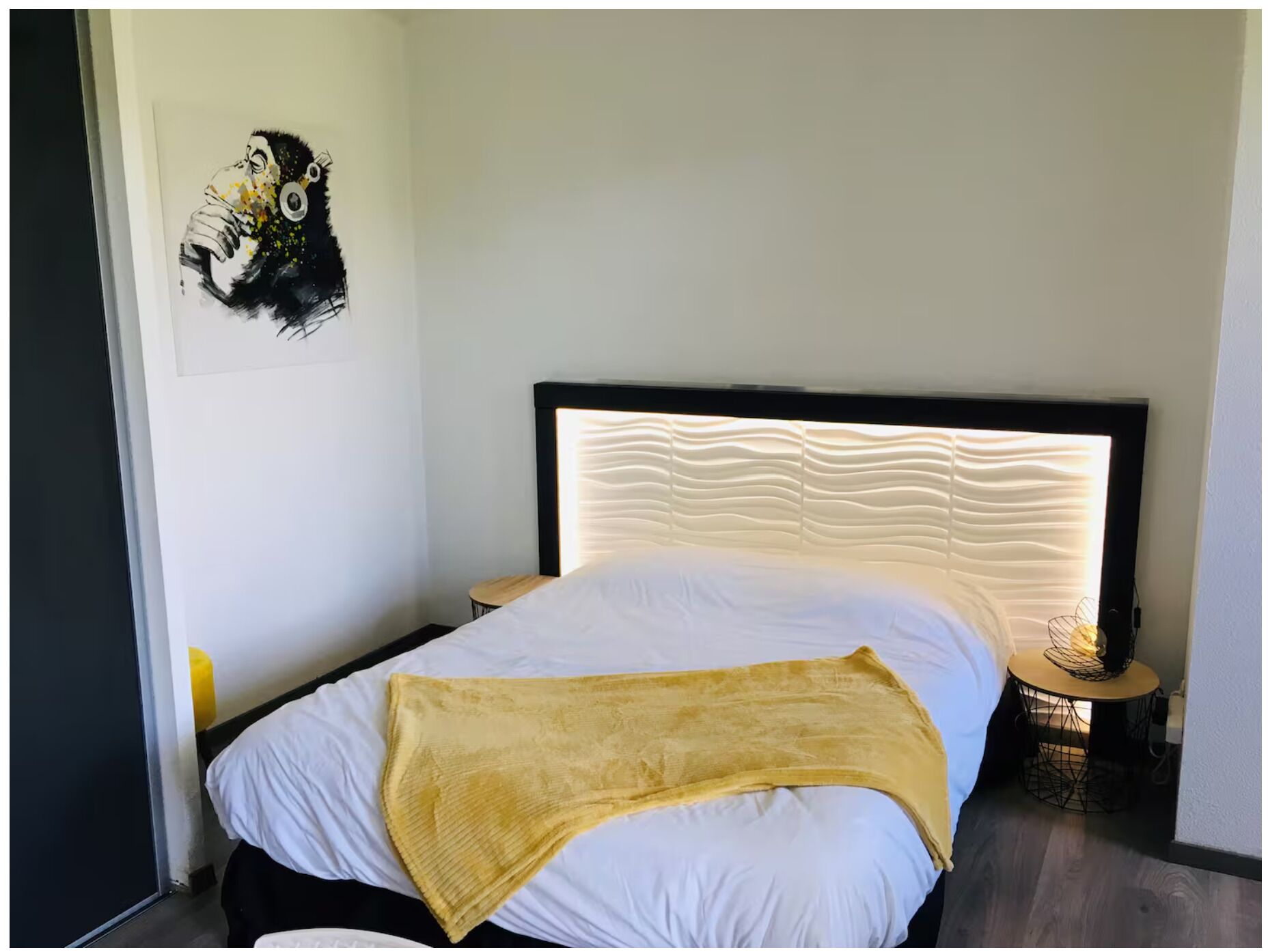 WiFi, bed sheets