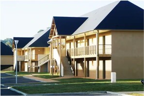 Exterior - Elegant studio with balcony 5 min from Honfleur parking and swimming pool (Équemauville)