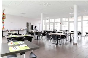 Dining - Elegant studio with balcony 5 min from Honfleur parking and swimming pool (Équemauville)