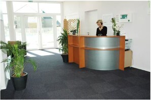 Lobby - Elegant studio with balcony 5 min from Honfleur parking and swimming pool (Équemauville)