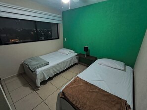 3 chambres, fer et planche à repasser, accès à Internet, literie fournie