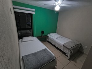 3 chambres, fer et planche à repasser, accès à Internet, literie fournie