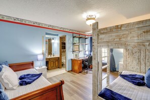4 habitaciones, escritorio y tabla de planchar con plancha 