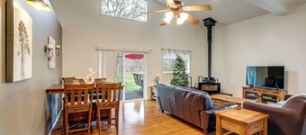 Willamette Valley Home on Working Horse Farm!