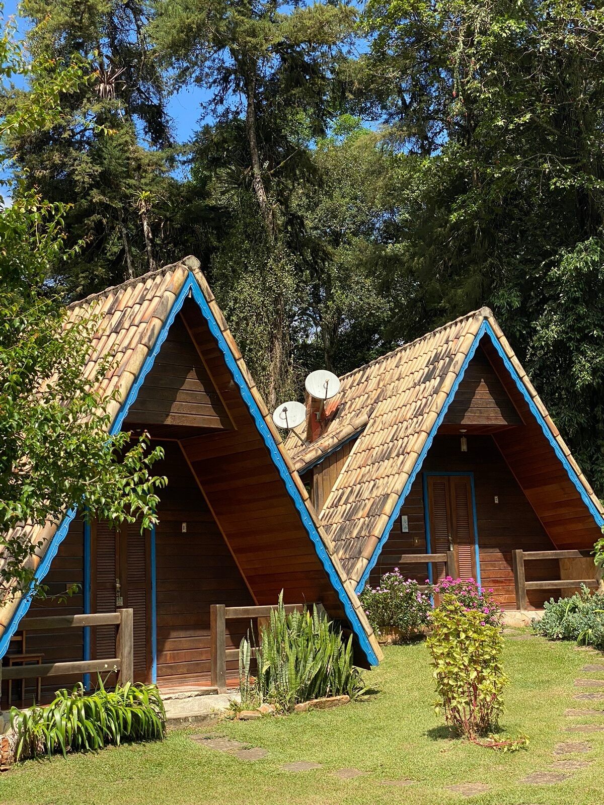 Chalé standard, vista para o jardim | Cofres nos quartos, escrivaninha, Wi-Fi de cortesia