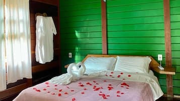 In-room safe, desk, free WiFi, wheelchair access