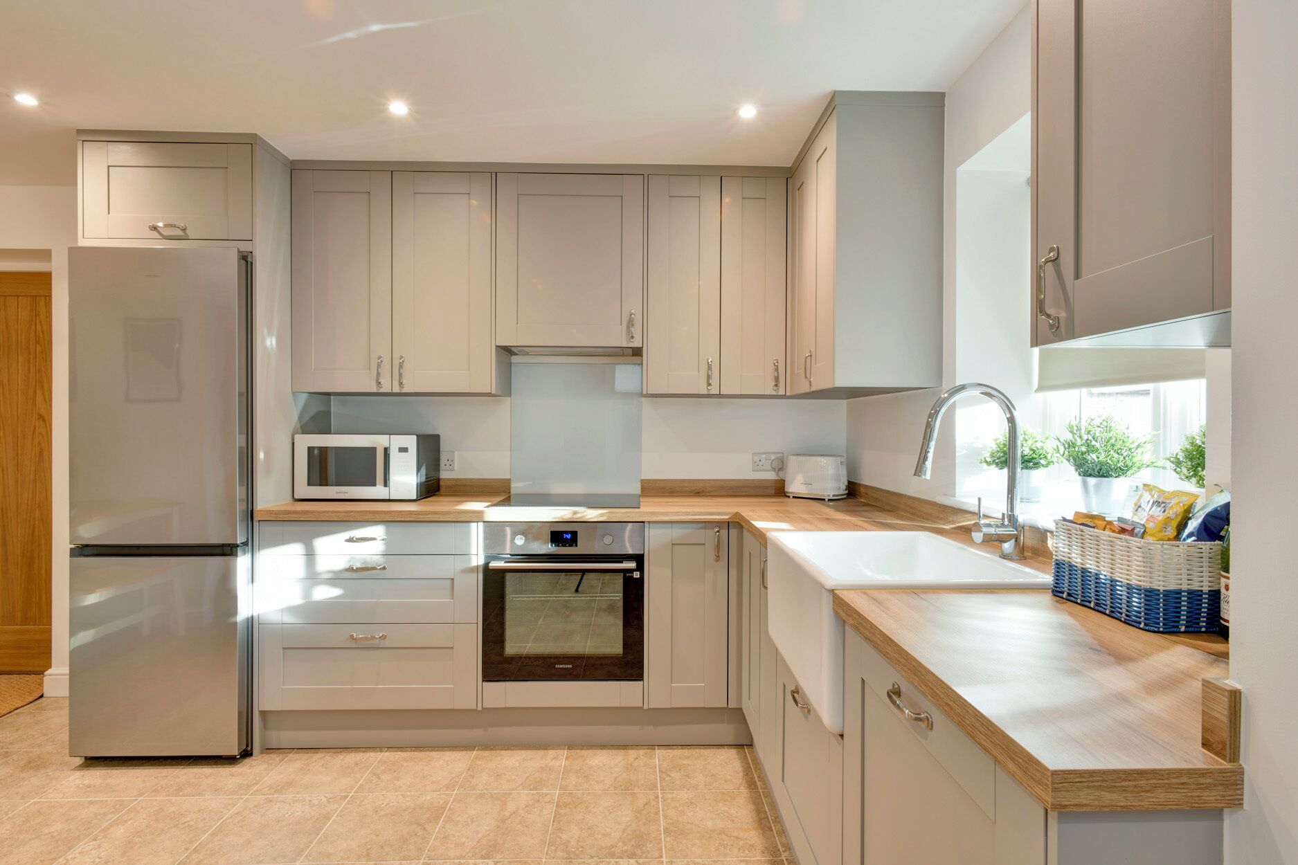 Máy rửa bát, dụng cụ nấu nướng/bát dĩa/dao nĩa 