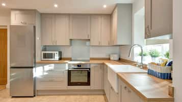 Dishwasher, cookware/dishes/utensils