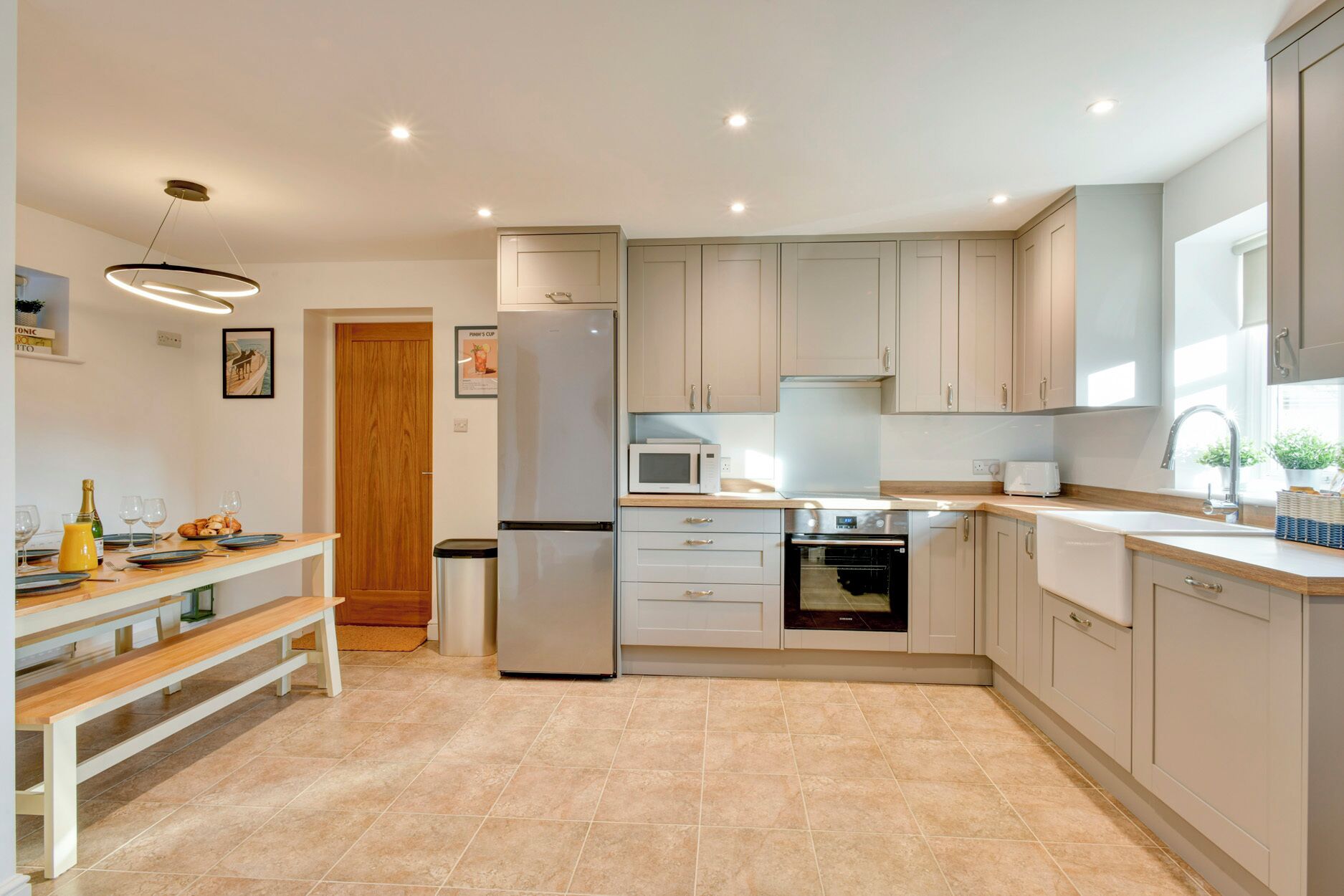 Rentaplats i utensilis de cuina, vaixella i coberteria 