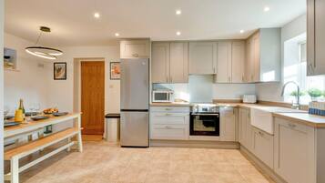 Rentaplats i utensilis de cuina, vaixella i coberteria