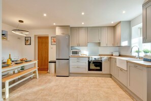 Oppvaskmaskin og kjøkkenutstyr