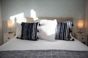 3 bedrooms, individually decorated, individually furnished, free WiFi - The Old Boat House (Lyme Regis)
