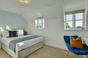 3 bedrooms, individually decorated, individually furnished, free WiFi - The Old Boat House (Lyme Regis)