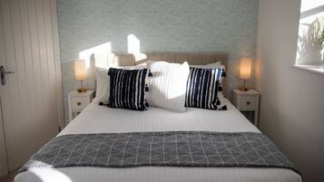 3 عدّة غرف نوم وبديكورات فريدة لكل غرفة وطراز فريد لكل وحدة