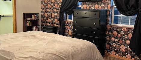 1 slaapkamer, een strijkplank/strijkijzer, gratis wifi, beddengoed