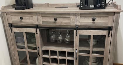 Cozy 1-bedroom ranch house in Georgetown on 10 acres with horse paddock.