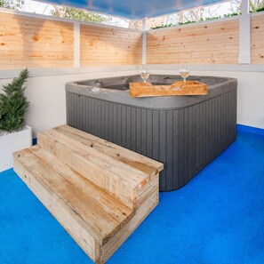 Bain à remous extérieur