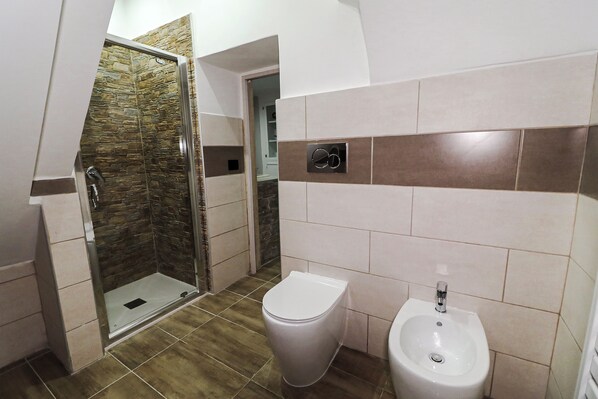 Shower, hair dryer, bidet, towels - A few kilometers from the center of Bari characteristic period house. Separate entrance (Triggiano)