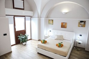 1 bedroom, WiFi, bed sheets - A few kilometers from the center of Bari characteristic period house. Separate entrance (Triggiano)