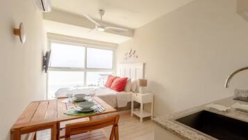 Iron/ironing board, WiFi, bed sheets