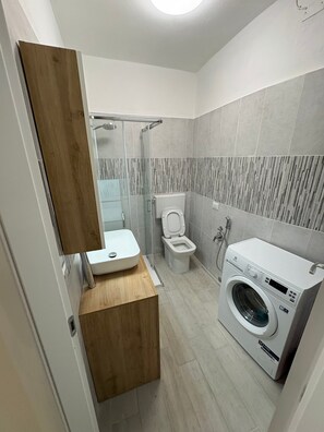 Doccia, asciugacapelli, asciugamani