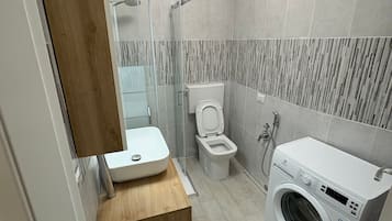 Dusche, Haartrockner, Handtücher
