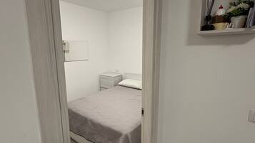 1 Schlafzimmer, BĂŒgeleisen/BĂŒgelbrett, WLAN, BettwĂ€sche