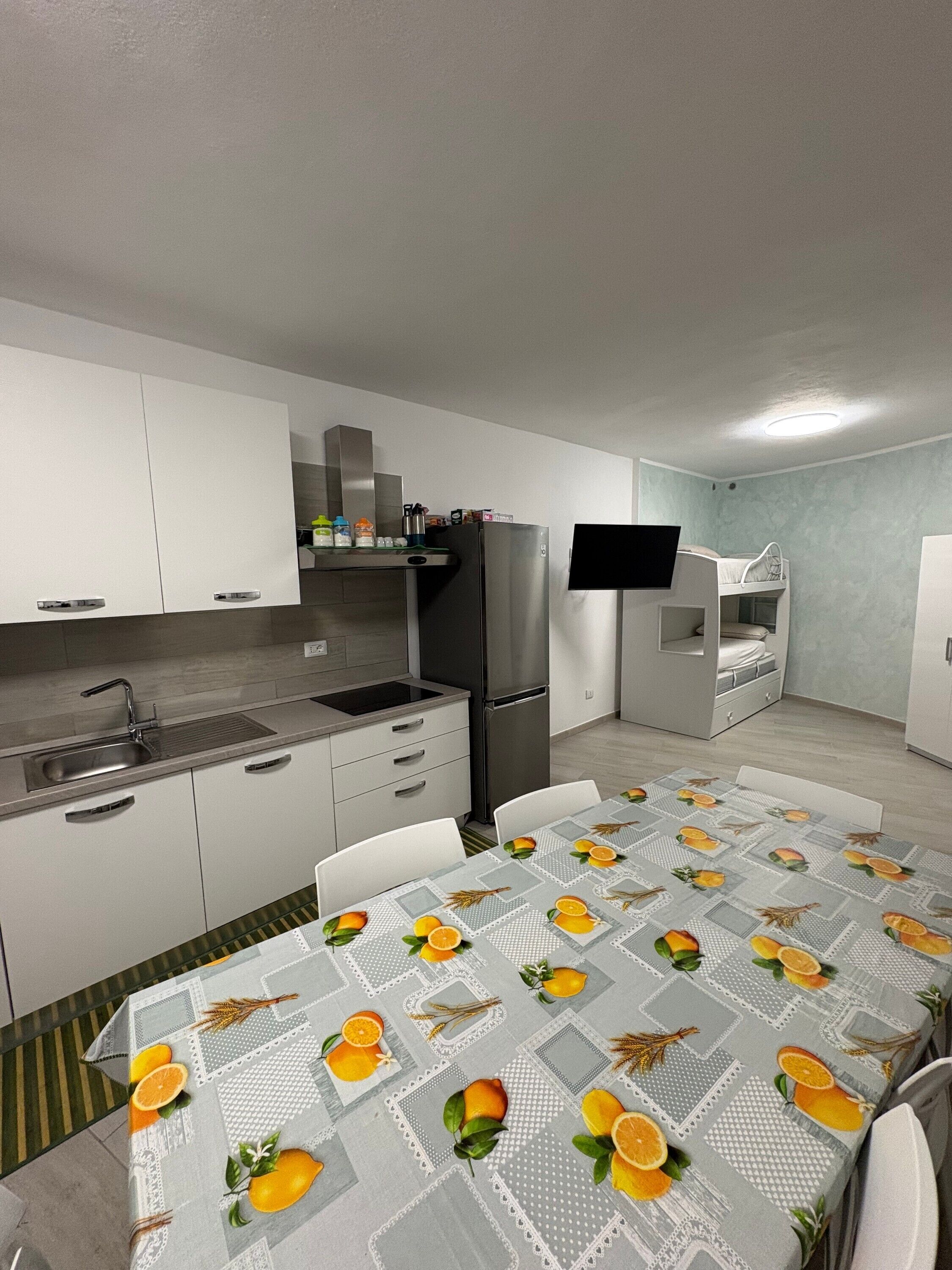 雪櫃、微波爐、焗爐、爐具