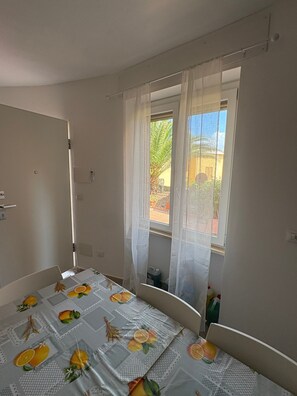 1 makuuhuone, silitysrauta/-lauta, Wi-Fi, vuodevaatteet