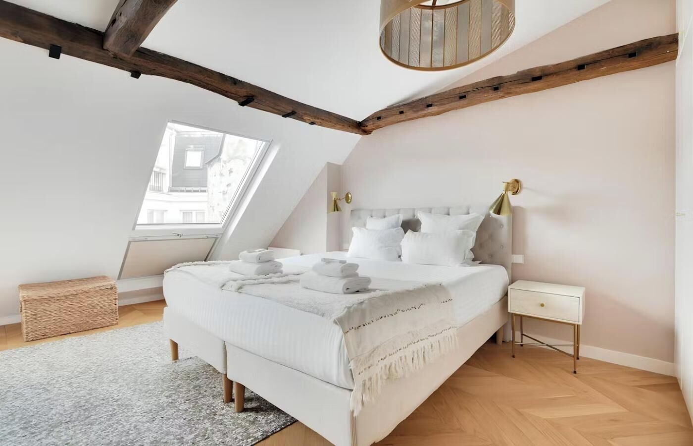 4 soverom, skrivebord, strykejern/-brett og wi-fi (inkludert)