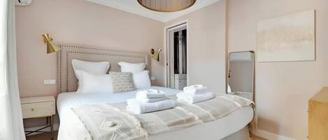 4 soverom, skrivebord, strykejern/-brett og wi-fi (inkludert)