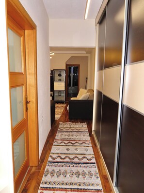 Appartement, 1 slaapkamer, balkon, uitzicht op binnenplaats | Woonruimte