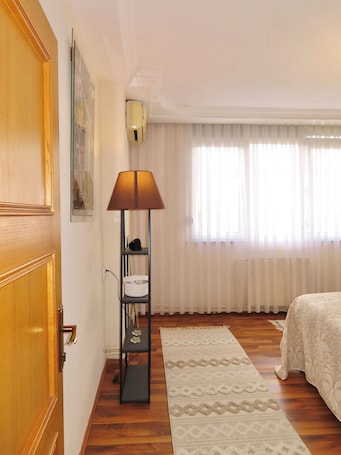 Apartment, 1 Bedroom, Balcony, Courtyard View | Blackout drapes, iron/ironing board, free WiFi. Chez Apartment