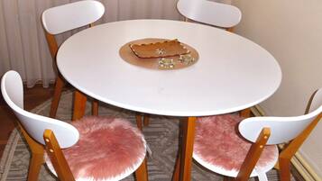 Appartement, 1 slaapkamer, balkon, uitzicht op binnenplaats | Privékeuken