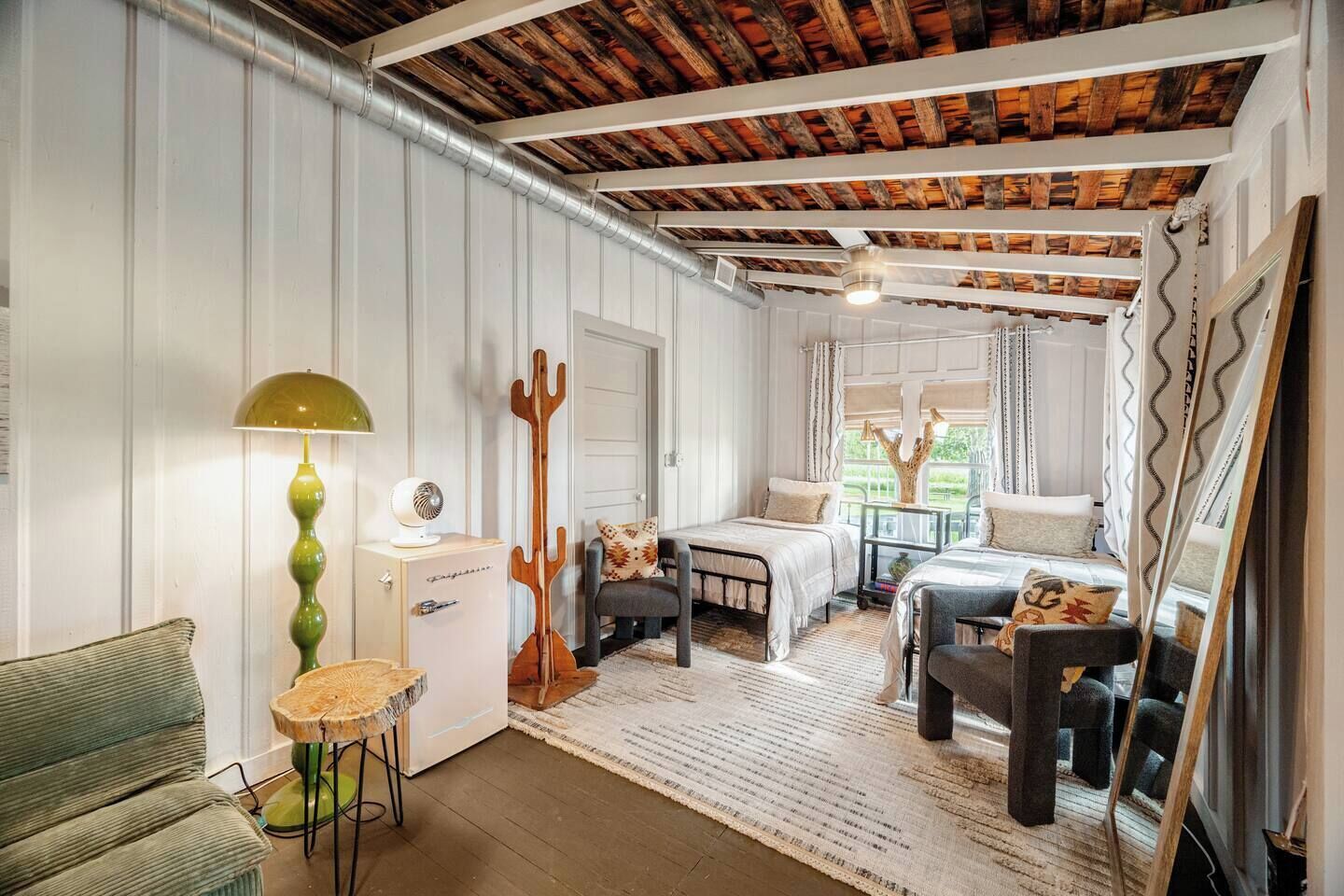 3 slaapkamers, een strijkplank/strijkijzer, gratis wifi, beddengoed