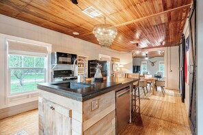 Fridge, microwave, oven, stovetop - Stay at the 1905 TX Farmhouse•Cowboy Pool+Fire Pit (Llano)