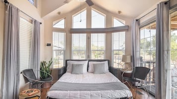 Desk, iron/ironing board, WiFi, bed sheets