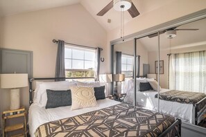 Desk, iron/ironing board, WiFi, bed sheets - Hill Country Tiny House + Pool Getaway on 10acr (Llano)